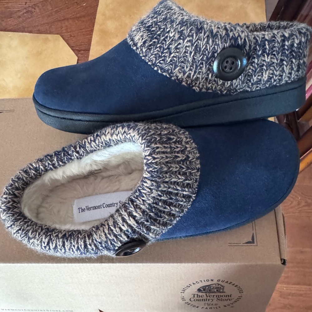 Cozy Knit Trim Women's Slippers in Navy